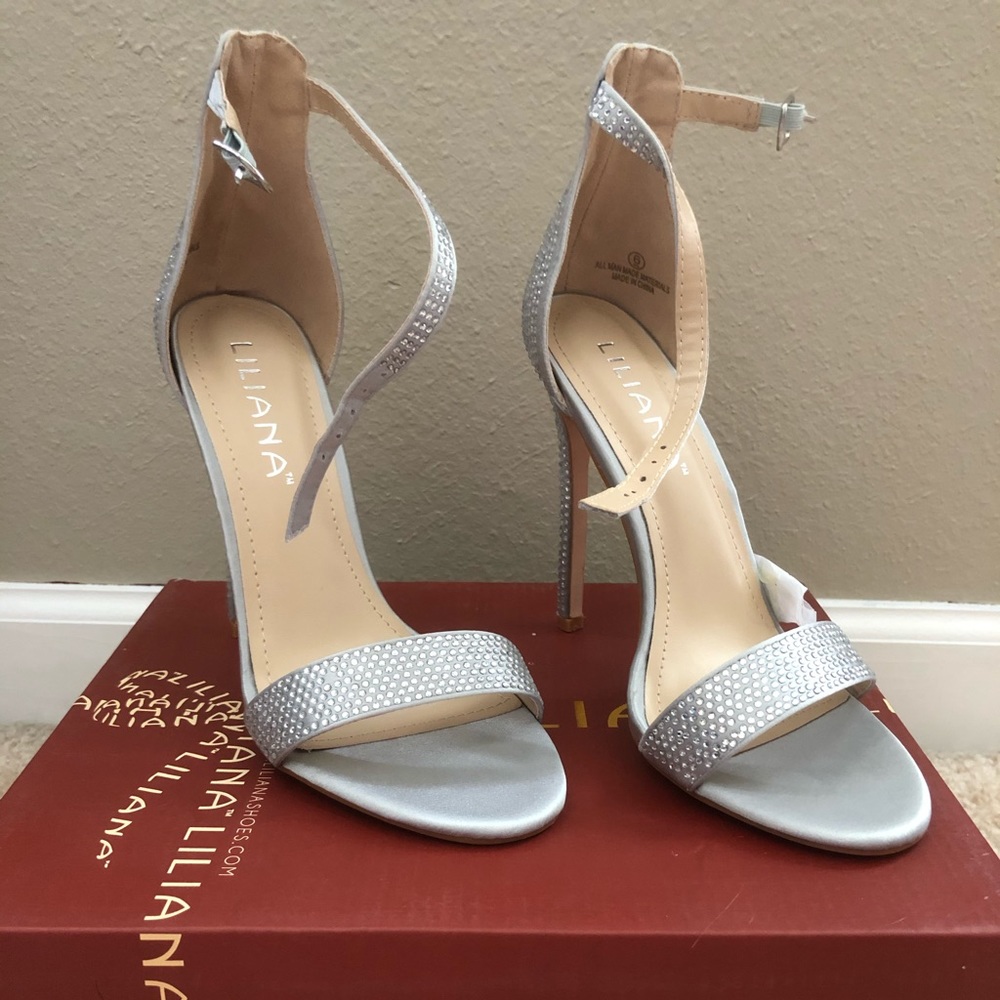 Liliana “Lavaza-1” silver heels size 6